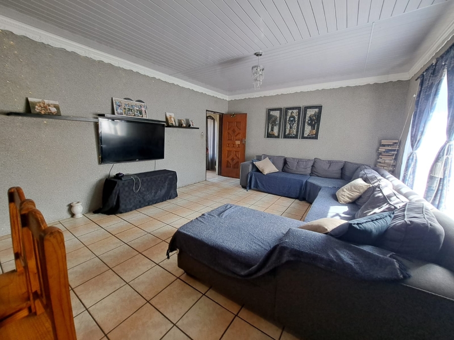 5 Bedroom Property for Sale in Oos Einde North West